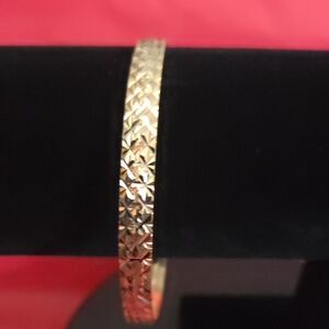 Elegant Gold Bangle Bracelet